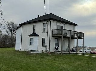 496 S Saint Anne Ave, Saint Anne, IL 60964