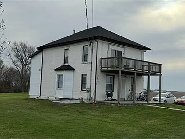 496 S Saint Anne Ave, Saint Anne, IL 60964