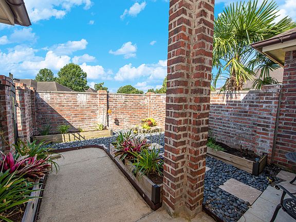 3rd image of 106 Stags Leap Ln