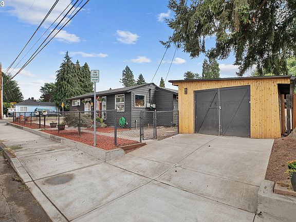 4th image of 1460 SE Alder St