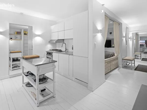 54 East 8th Street 2I image 3 of 4