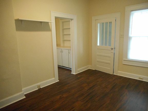 3rd image of 911 Shady Oak Ln