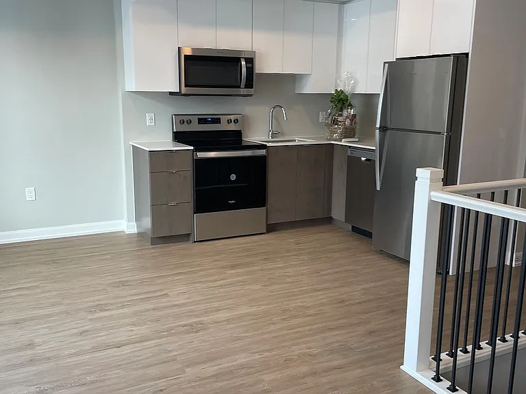 708 Woolwich St #219 — Photo 3