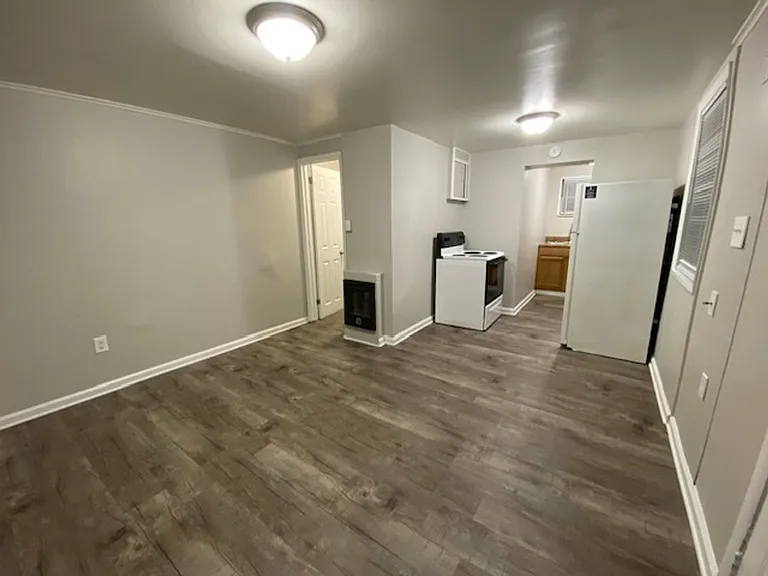 204 Courtyard Cir — Photo 14