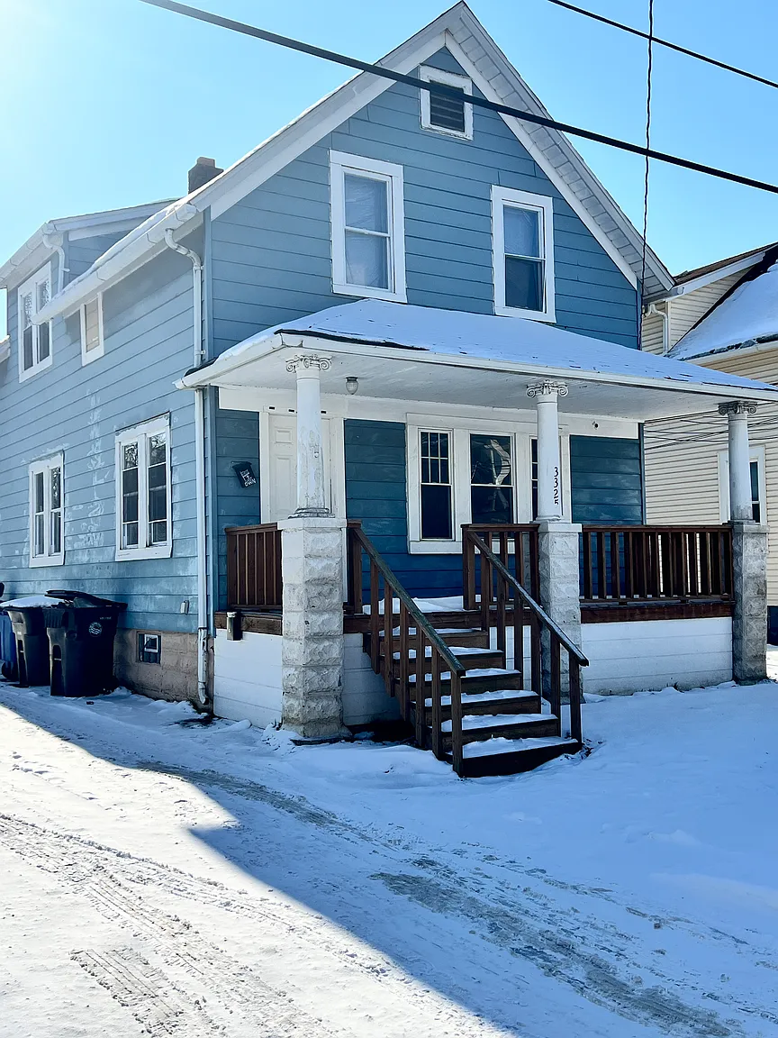 3325 Roehl Ave photo 1