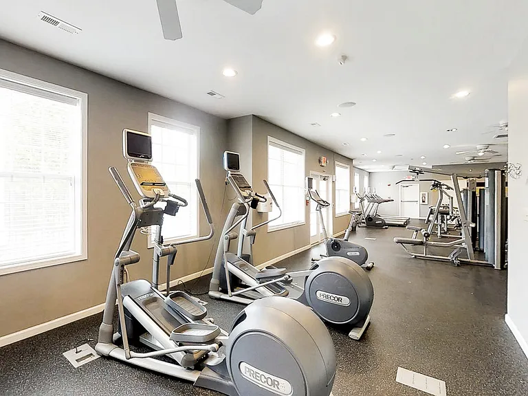 Legacy Pointe — Photo 7