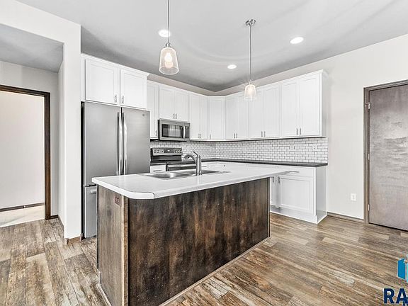 5th image of 2502 E Meadowside Pl