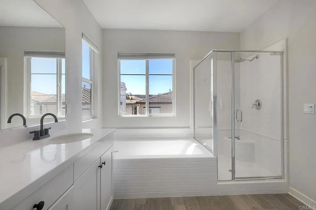4 bed, 2157 sqft, $4,350 — Photo 4
