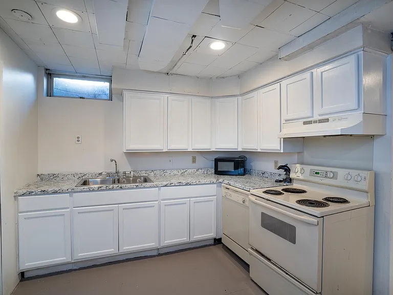 1315 N Atherton St — Photo 22