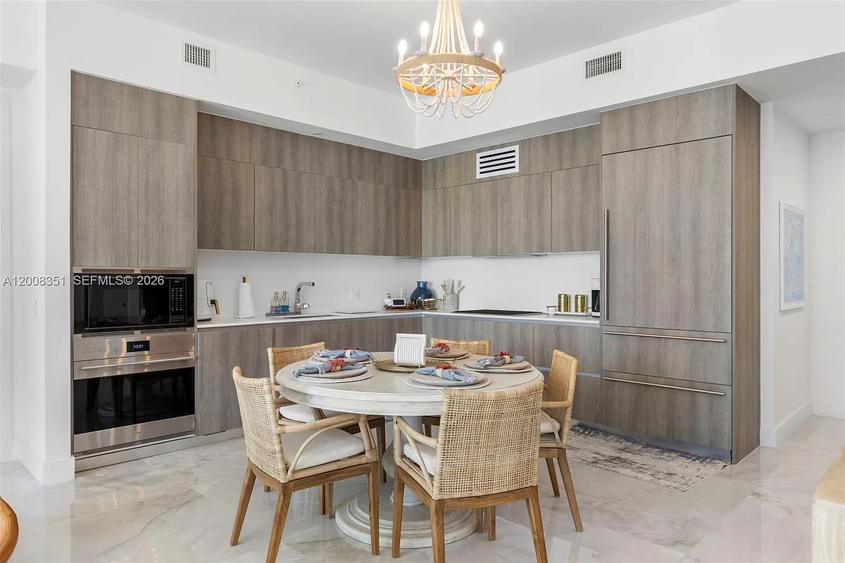 Building Photo - 17550 Collins Ave #802
