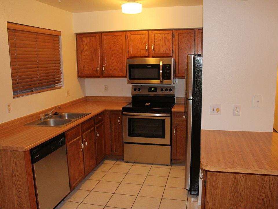 1st image of 936 N Revere #102-004