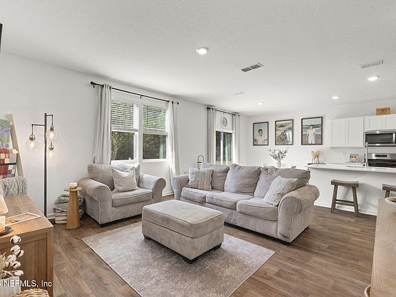 3rd image of 981 ORELLANA Road