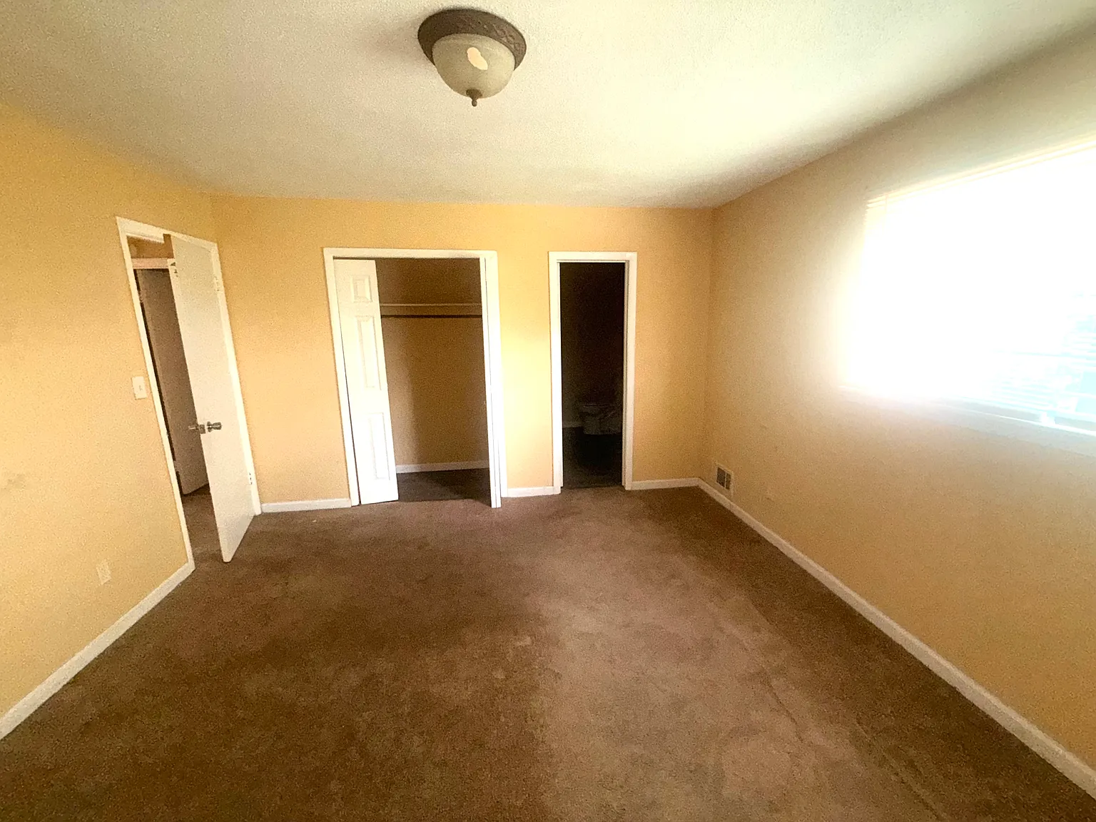 3 bed, 2.5 bath, 1380 sqft, $1,480 — Photo 2
