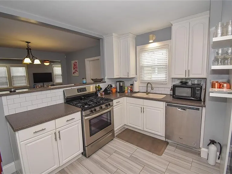 184 Clifton St SE — Photo 12