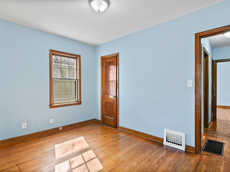 2636 S 7th St — Photo 12