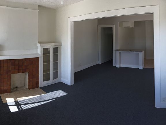 3rd image of 829 W 53rd St