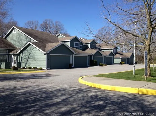 114 Spyglass Cir, Groton, CT 06340