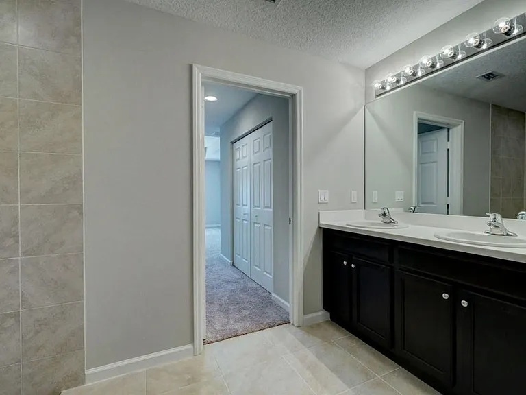 586 SW Laconic Ave — Photo 16