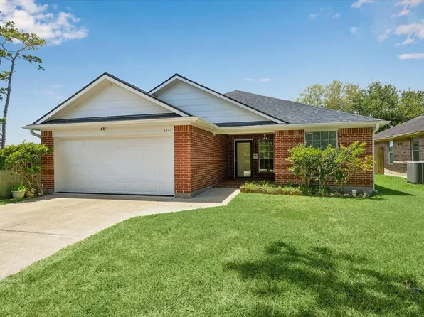 4341 Country Club Dr, Dickinson, TX 77539