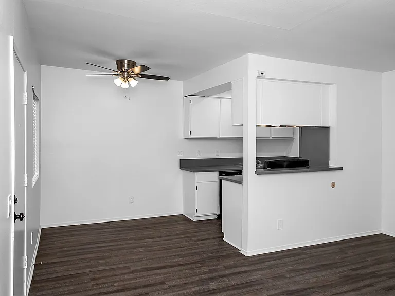 520 W. Wilson — Photo 19