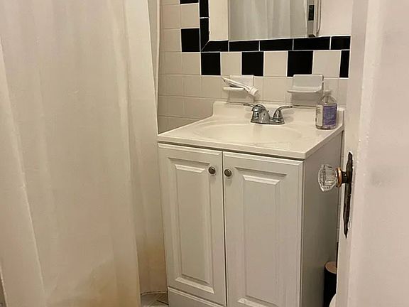 3rd image of 332 E 53rd St APT 5H