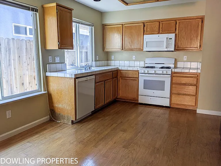 1306 Estaban Ct — Photo 7
