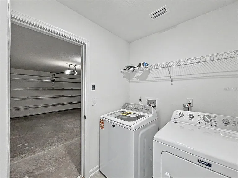 55 Signet Cir — Photo 16