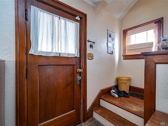 3rd image of 539 Heiss Ave