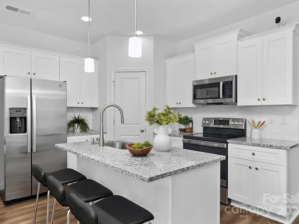 428 Granby Cir, Charlotte, NC 28217