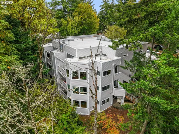 48 Eagle Crest Dr APT 1A, Lake Oswego, OR 97035