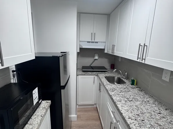 (undisclosed Address), Hollywood, FL 33021