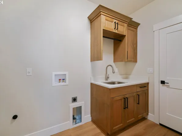 6731 Devon St SE, Salem, OR 97302