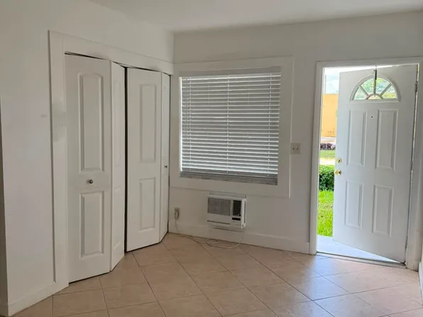 101 SE 9th St APT 8, Hallandale, FL 33009