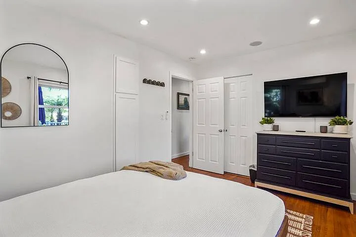 4551 Narragansett Avenue - 1 — Photo 4