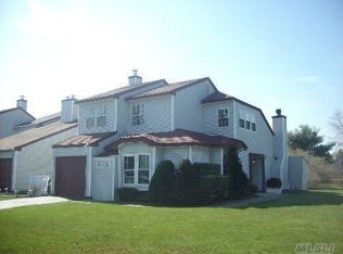 14 Delaware Ct, Coram, NY 11727