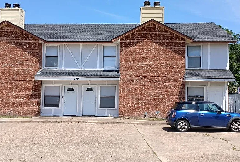 219 Meadow Ct #B — Photo 1