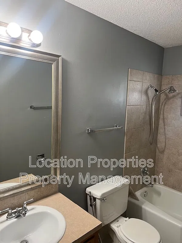 Building Photo - 1300 Kentucky St #4