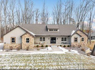 2442 Loxley Ct, Suamico, WI 54173