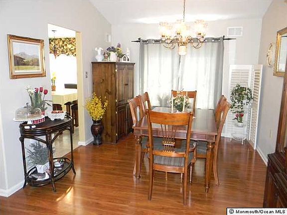 4th image of 1042 Canterbury Drive #B