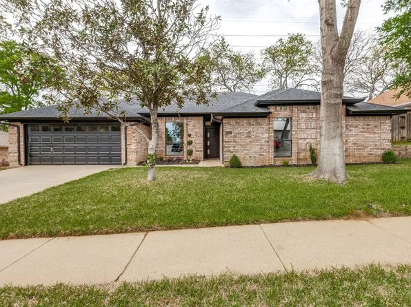 3845 Berkshire Ln, Bedford, TX 76021