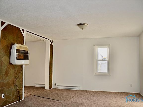 5th image of 101 E Market St