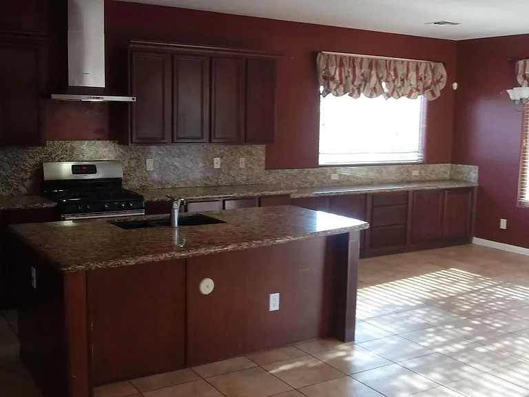 7406 N 86th Ln — Photo 3
