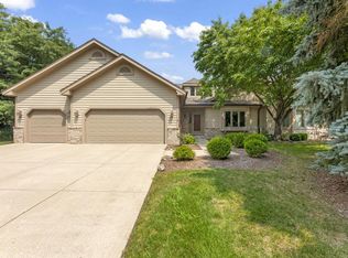 N18W28978 Golf Rdg S #A, Pewaukee, WI 53072
