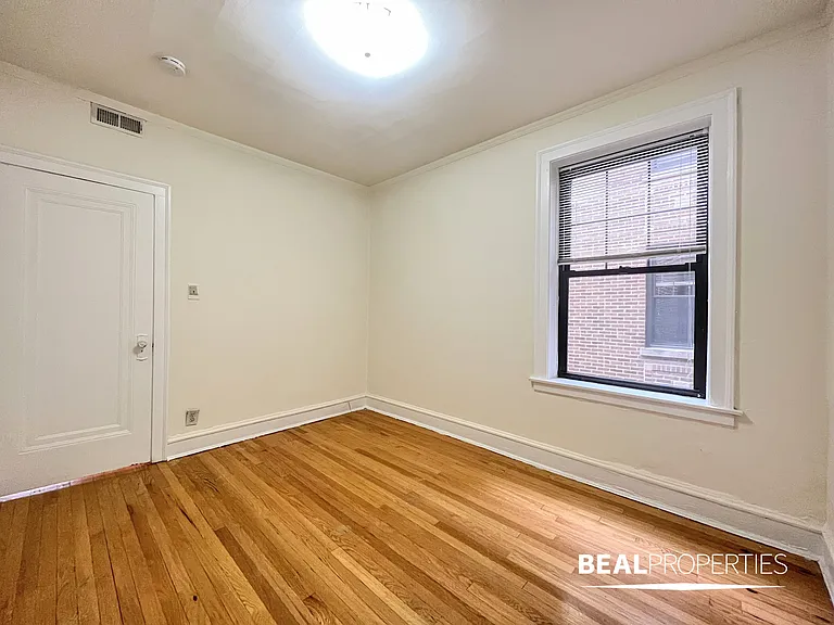 1444-50 W Byron St — Photo 4