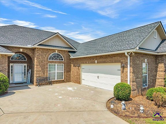 2nd image of 300 Post Oak Way