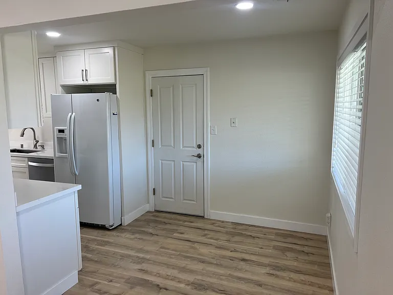 908 Apricot Ave — Photo 5