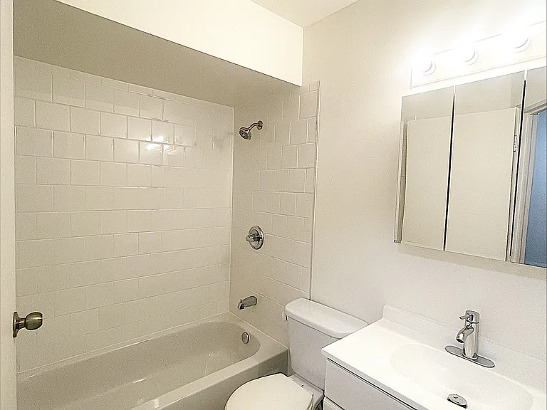 2228 Franklin St #315 — Photo 8