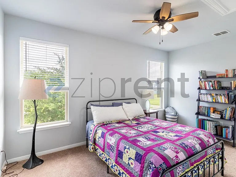 1404 Jenkins Bnd — Photo 12