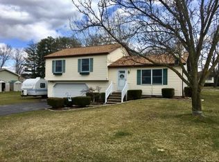 7 Maplewood Dr, Apalachin, NY 13732