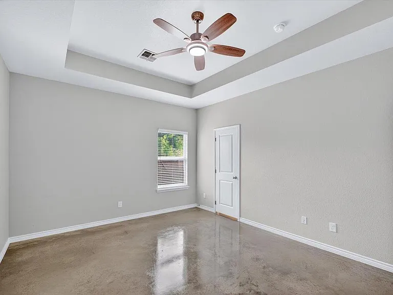 412 W Avenue C — Photo 21